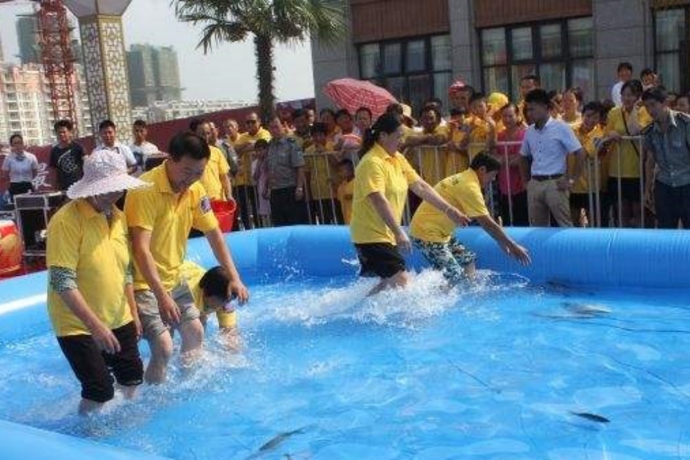 水上撈魚
